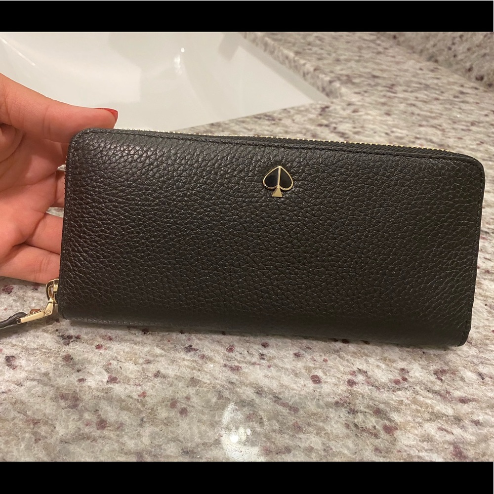 - Brandnew Kate Spade wallet NWT